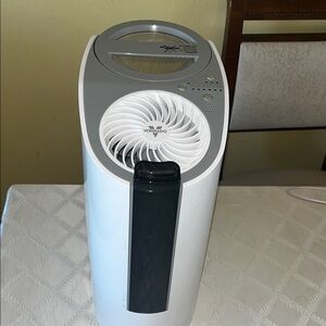 Vornado UH100 Ultrasonic Humidifier with fan Assisted Humidification